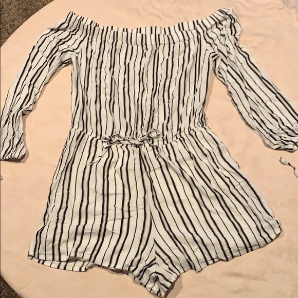 Kendall and Kylie off shoulder romper - Picture 1 of 3